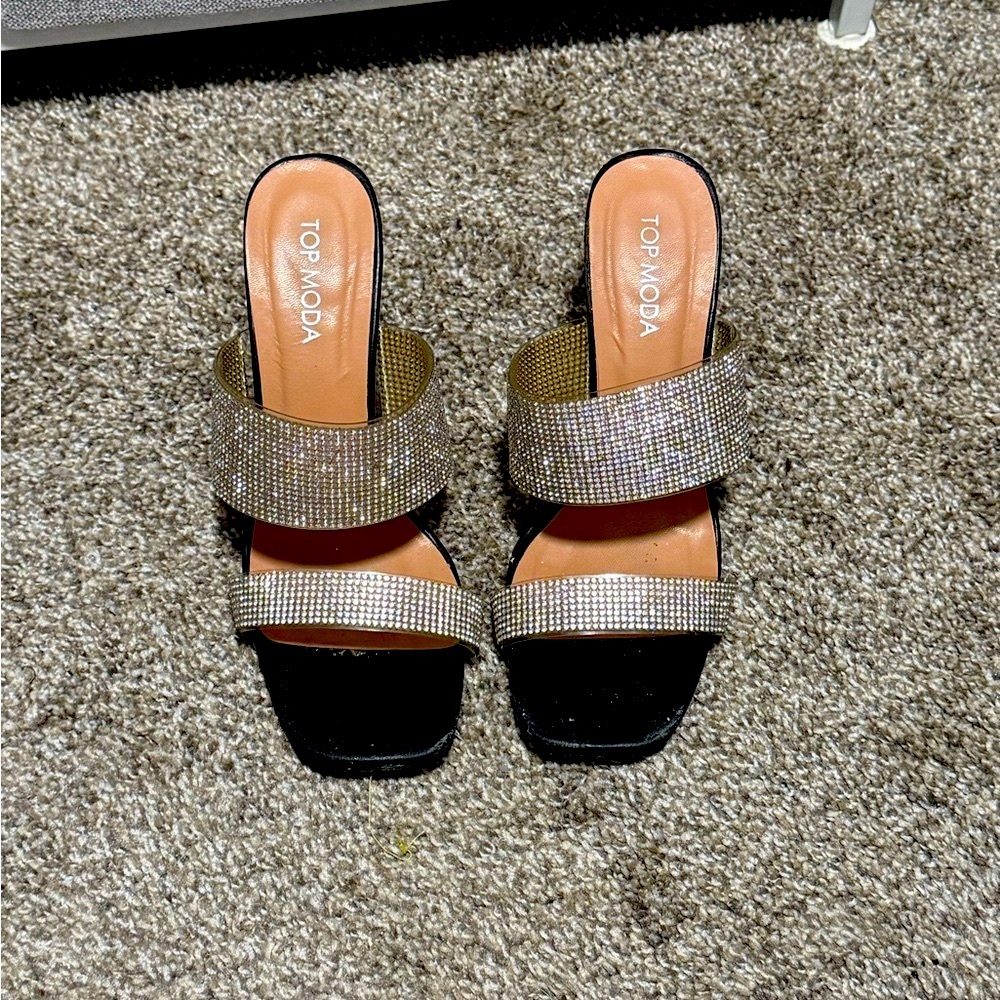 TOP Moda Black and Silver Streamlined Sandals